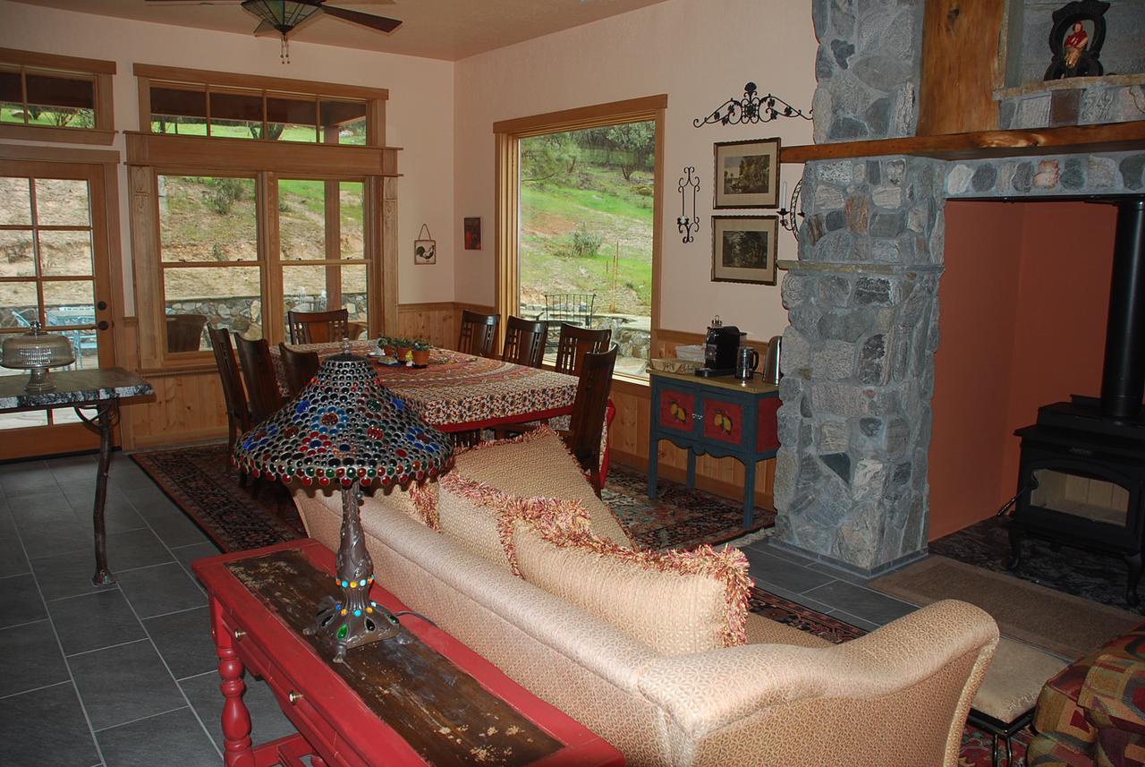 Sierra Trails Inn Марипоса Екстериор снимка